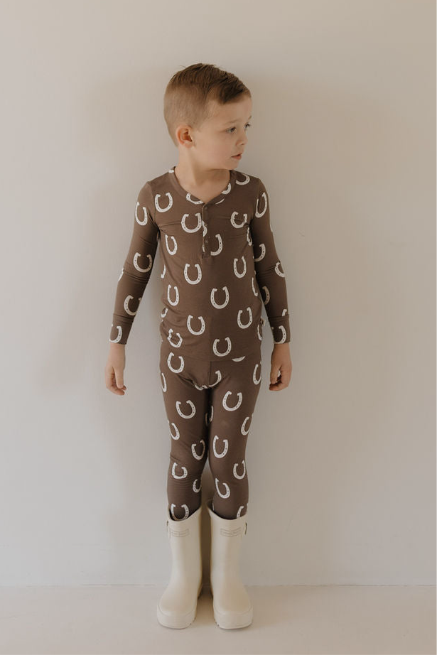 Bamboo two-piece pajamas Giddy Up for kids featuring horseshoe print and a cozy design.