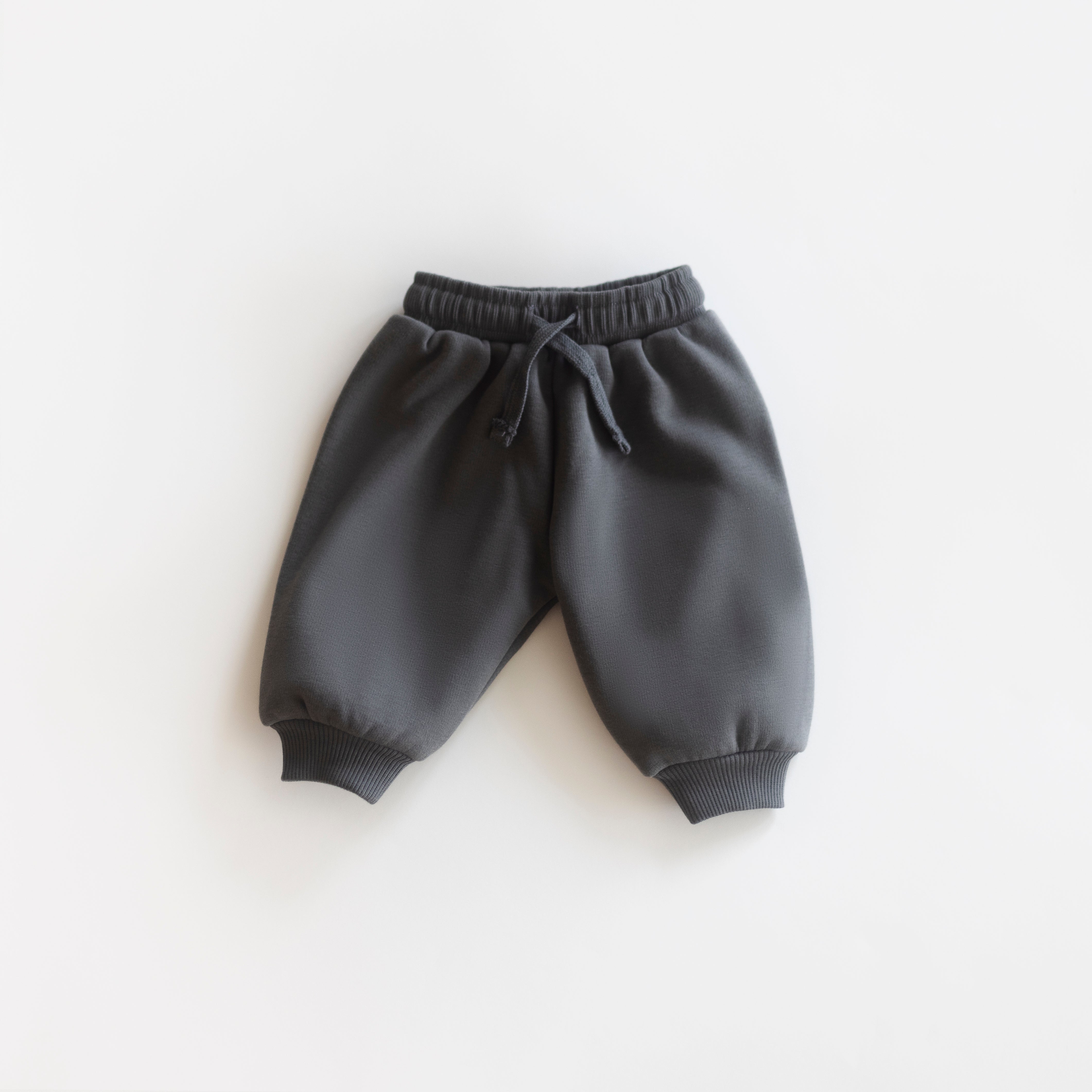 Oversized Sweatpant in dark gray, cozy bottoms for babies and kids, perfect for playtime and lounging.