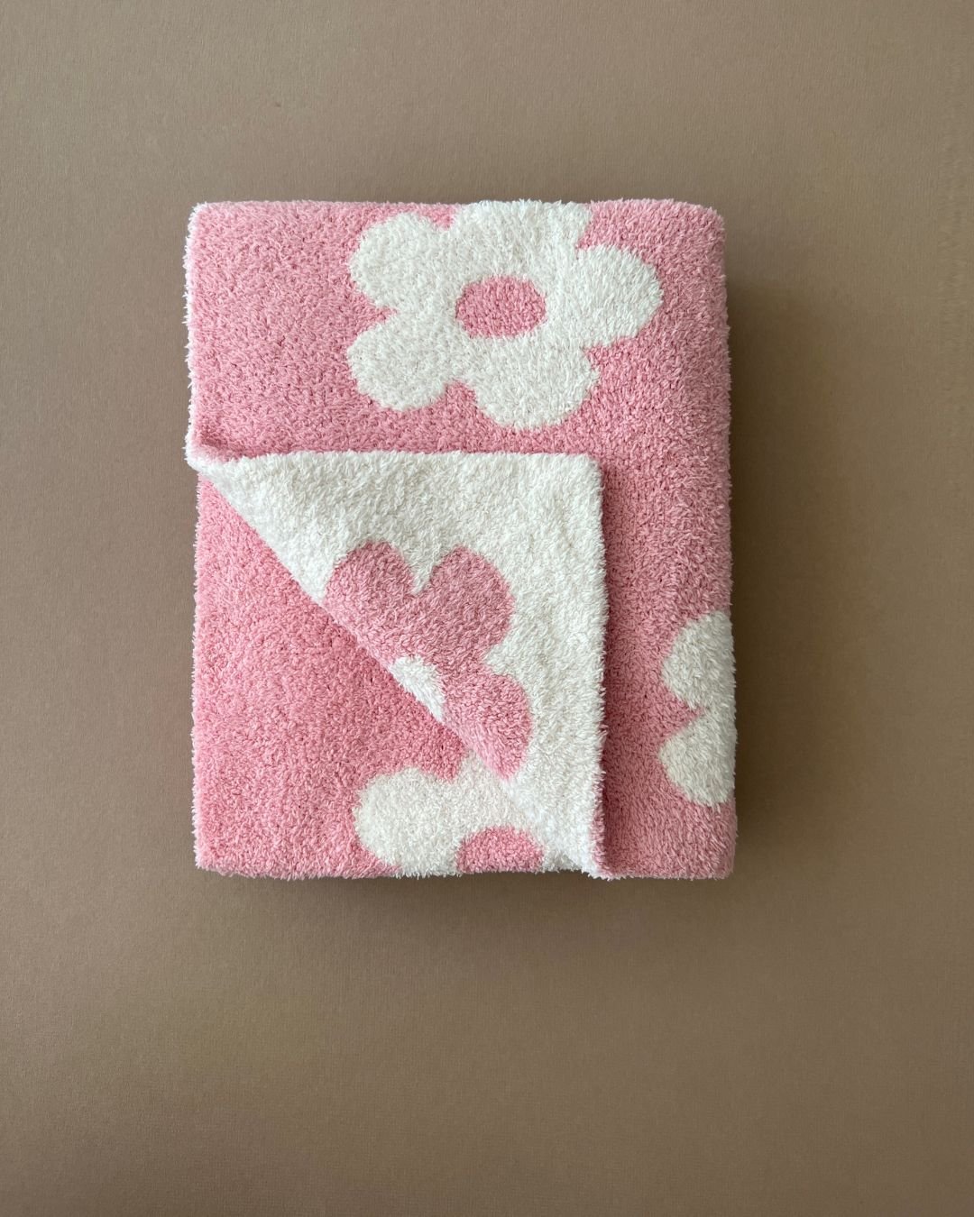 Daisy Fuzzy Blanket in pink with white flowers, ultra-soft and cozy for little ones, 30" x 40" size.